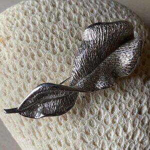 Castlecliff Vintage Silver Tone Modernist Textured Twisted Leaf Brooch artsy